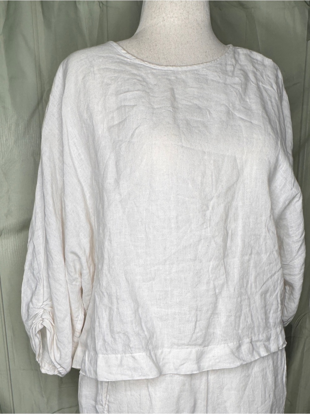 Velvet by Graham & Spencer Cass Top in Chalk Linen Relaxed Long-Sleeve Tunic